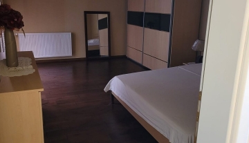 r10.jpg